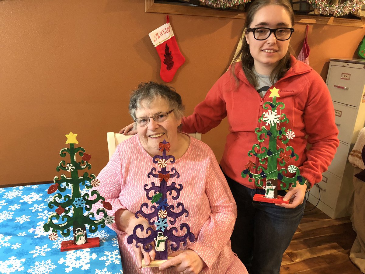 emilyi_97's tweet photo. We love craft night! Thanks for coming over @CCRIAmy!🥳 #TeamCCRI #CCRILifeEnrichment https://t.co/6kP6FksgdD