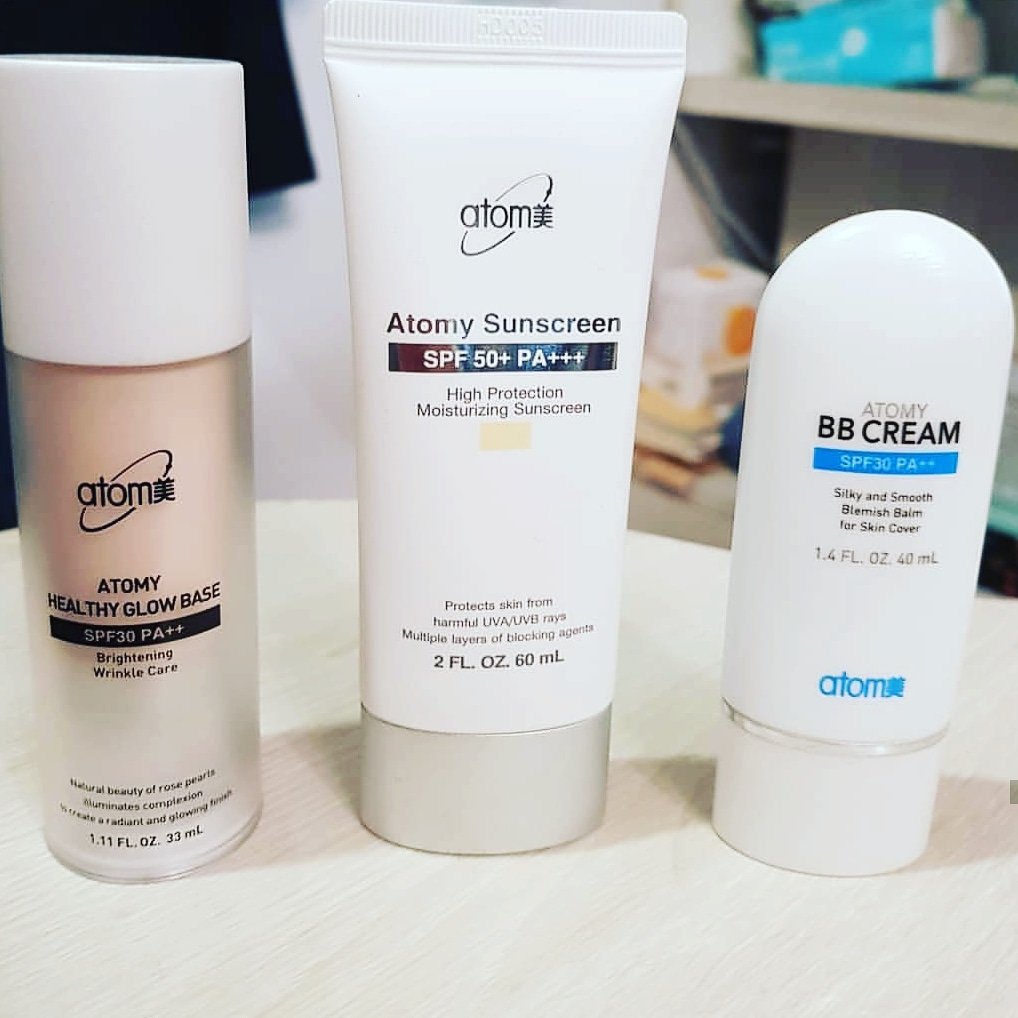 sasimaj's tweet photo. หน้าหนาว แดดแรง ต้องทากันแดดก่อนจะเป็นฝ้าค่ะ #atomysunscreen ชอบใช้ #BBcream ยี่ห้อนี้ก่อนแต่งหน้า ทาแป้งทับแล้วหน้าไม่เว่อร์
ยังใช้แป้ง Mac เหมือนเดิม😍 #atomy https://t.co/lHYsRbqsqW
