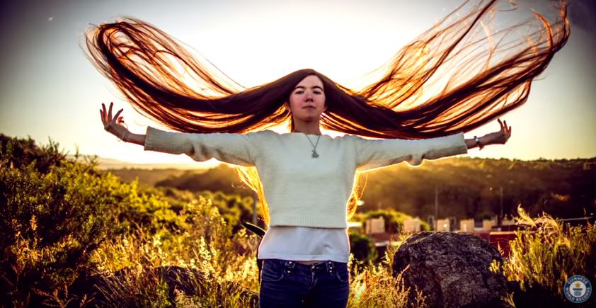 FANelprograma's tweet photo. #FANInformativo ℹ️ Una cordobesa tiene el pelo más largo del mundo 👩🦰
"Una vez me corté el pelo por los hombros y lo odié tanto que nunca más me lo corte", nos dice Abril Lorenzatti https://t.co/vX8zkJm2r7