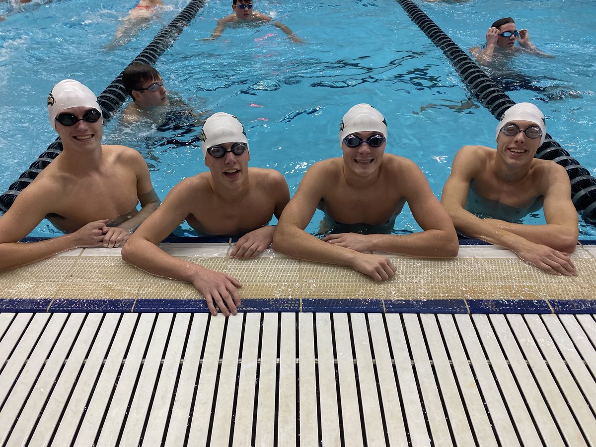 Anna928_'s tweet photo. Congrats to ⁦@AHS_Alabama⁩ relay team! They qualified for finals in the medley and free relays! Way to go! #AthensProud https://t.co/Grygduua3R
