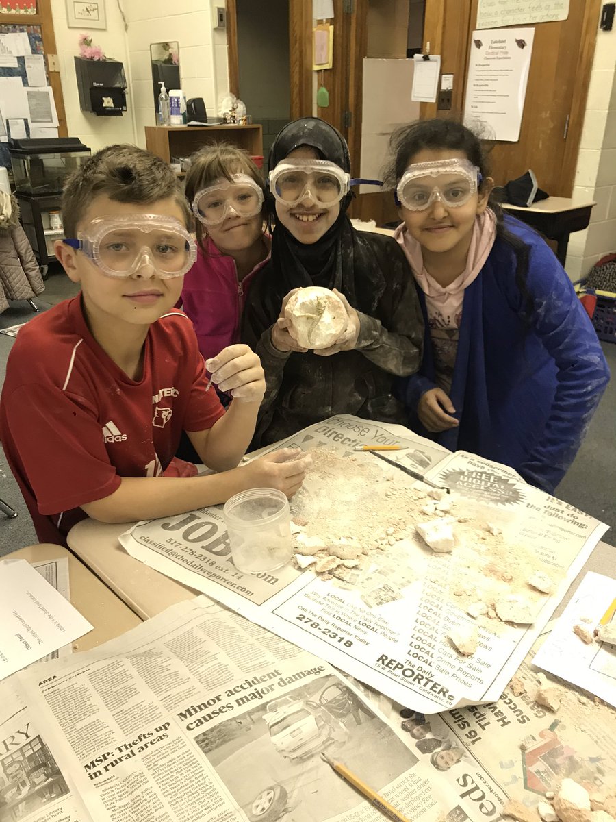 SouvaRenee's tweet photo. The 4th graders enjoyed going on their archaeological dig today. During the beginning of EMB they created rock layers and buried their fossils. Learning is fun,engaging and hands on in this classroom! #teacherbytrine https://t.co/MDnuLPx01R