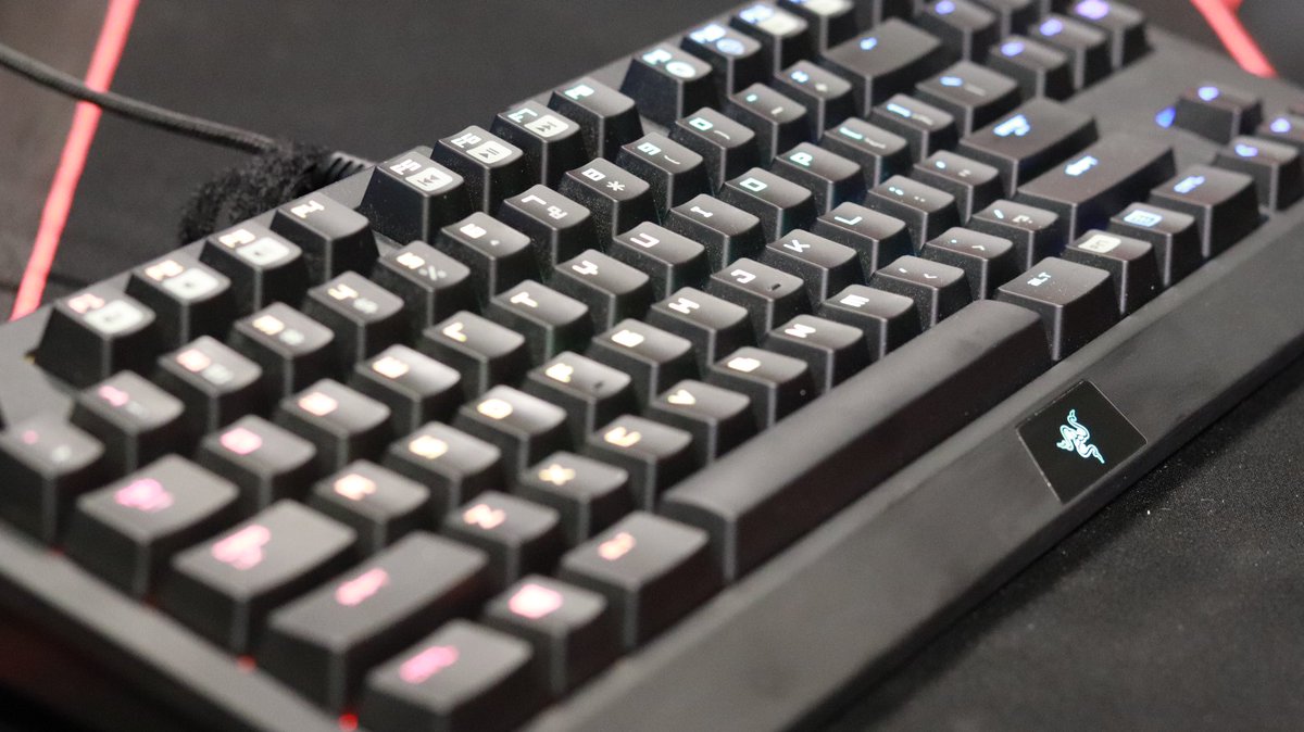 LoungeAndGame's tweet photo. Ready for reason 4? We are, it's Day 4 and we thought long and hard on what to get for you guys at the computers. Peripherals mean the world, it's almost like a digital footprint in the industry.

Razer Blackwidow Chroma and Razer Deathadder's from @Razer @TeamRazer https://t.co/dVSjmndCTN