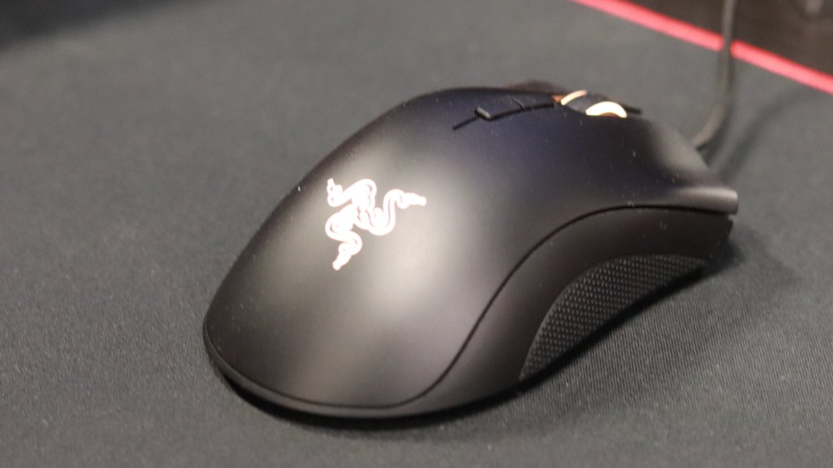 LoungeAndGame's tweet photo. Ready for reason 4? We are, it's Day 4 and we thought long and hard on what to get for you guys at the computers. Peripherals mean the world, it's almost like a digital footprint in the industry.

Razer Blackwidow Chroma and Razer Deathadder's from @Razer @TeamRazer https://t.co/dVSjmndCTN