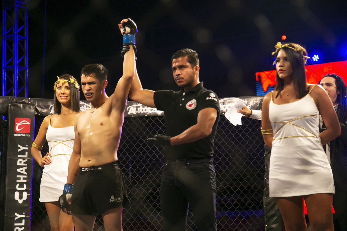 CrixusMMA's tweet photo. Luis "Tigre" Rodríguez se lleva el primer combate de la noche vía nocaut #Crixus005 https://t.co/G89kQr5IXW