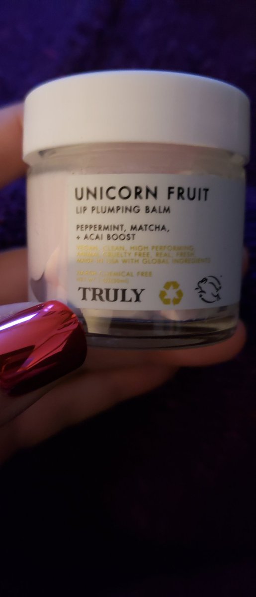 whitewinery's tweet photo. Snowed in tonight so I'm trying out new beauty products. I love the smell of these, kinda fruity but not overpowering. #TryingToAgeGracefully ๐ https://t.co/UB0hYVMdVI