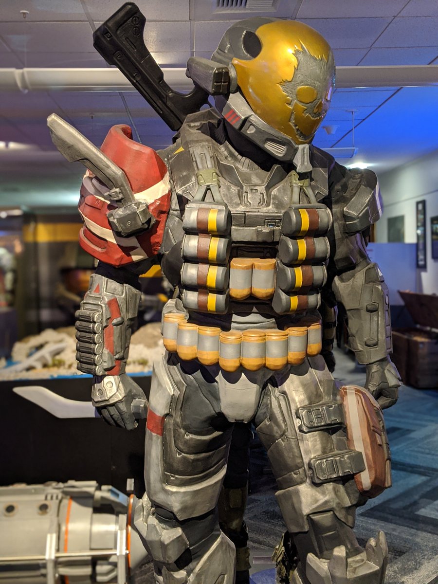 halo noble team statue