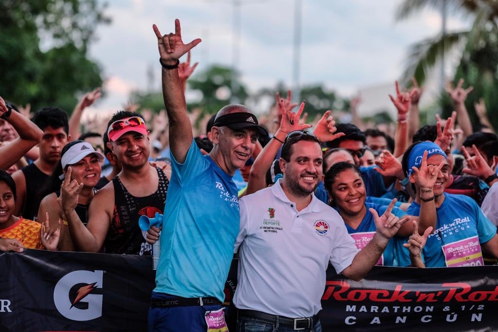 En un ambiente familiar, deportivo y de sana convivencia arrancó el Maratón Internacional Rock 'n' Roll Cancún 2019. Más de mil competidores participaron en la carrera de 5 km y cientos de familias disfrutaron del espectáculo de bandas locales.
#RnRCancún #MaratónCancún2019