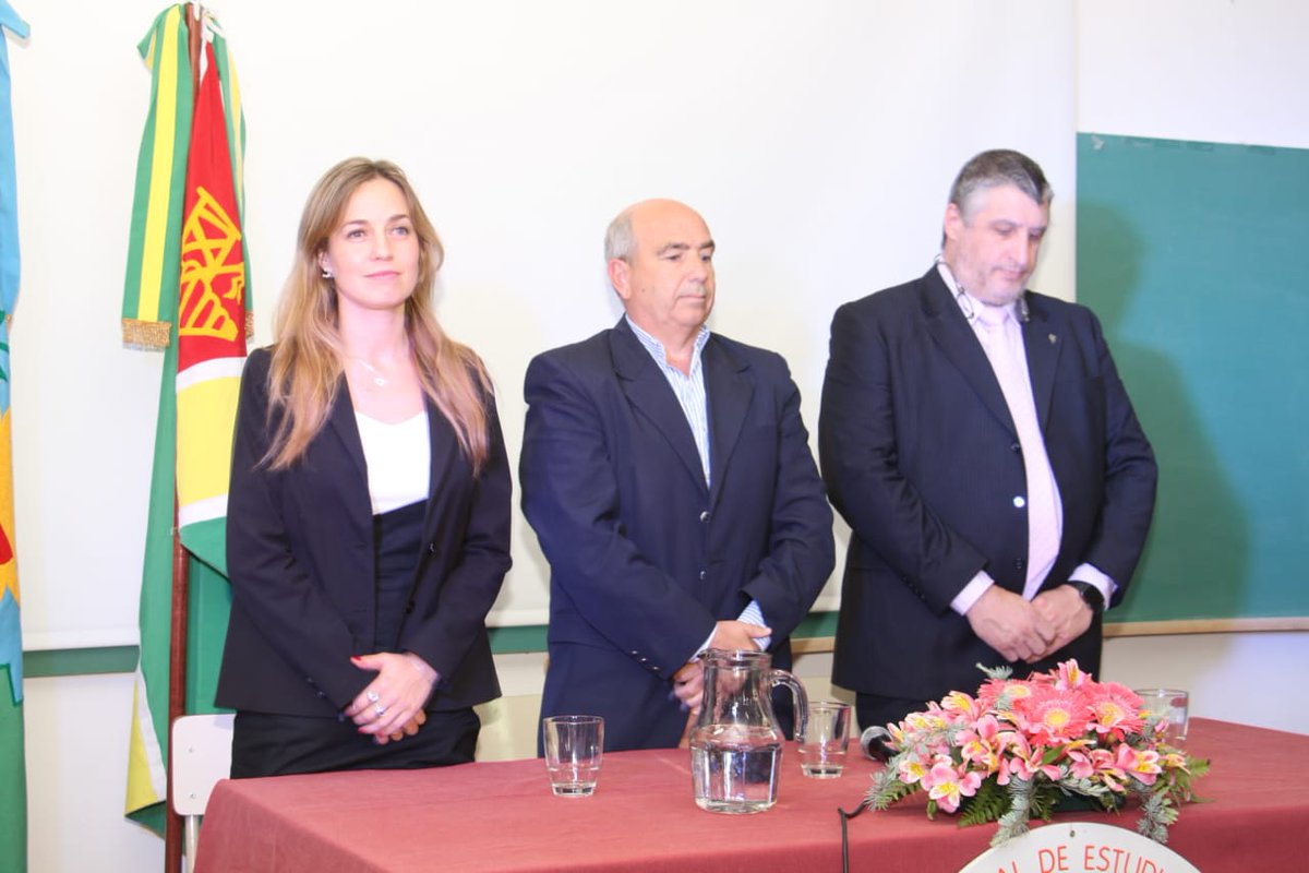 crestaoficial's tweet photo. Se llevó a cabo la Colación de Grado y Entrega de Diplomas de la carrera Analista Programador Universitario, de @InformaticaUNLP.
 
Felicitamos a los graduados Nelson Garrido, Nicolas Menna, Judith Houpua y Alejandro Cabane!!! https://t.co/sVZZ5unVjN