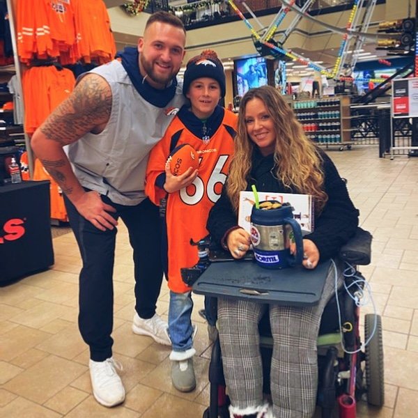 ayweber7's tweet photo. Broncos #1 #HOPE!!! One of the most humble &amp; kind people ever!!! Adores the fans, talks to everyone, and speaks from the heart 💕! Thank you Dalton Risner!!! 

#Risner #66 #RiseUp #Broncos #NFL https://t.co/dN0Vy2uZBT