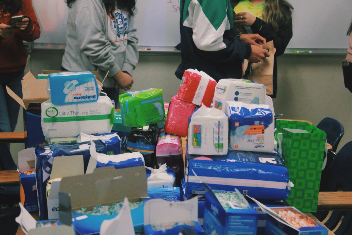 nshsinteract_'s tweet image. On Wednesday we made care packages filled with women’s hygiene products for women in need this holiday season! 💙💛🥰