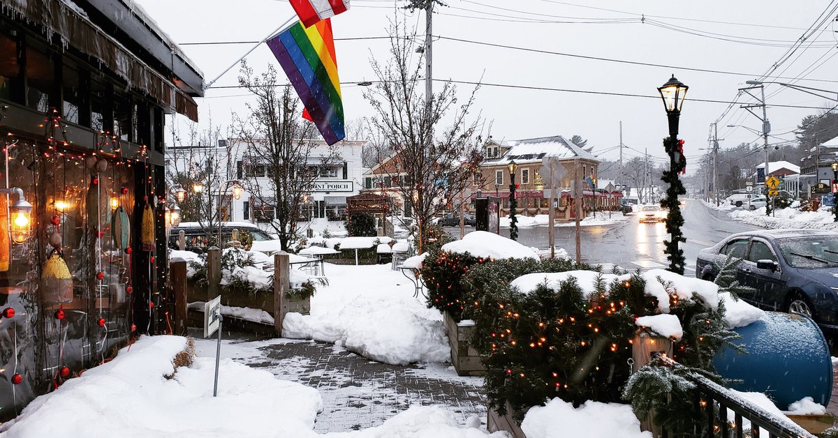 EricTaubert's tweet image. Snow showers in downtown #Ogunquit, #Maine today...

#NewEngland