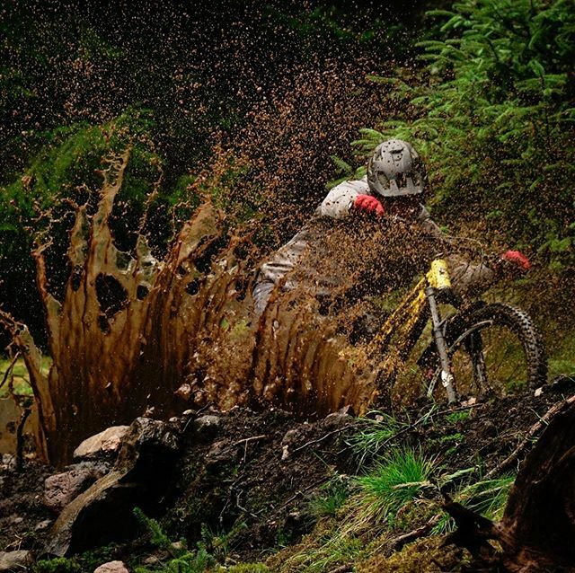 Hopetech's tweet photo. The @hazzard_racing boys have been enjoying the delightful British winter weather. 
Head over to their YouTube channel for all their latest happenings 💦 📷 @hazzard_racing / @lachlanblair 
#hopetech #splashclub #hazardracing https://t.co/LYJxs0WUn7 https://t.co/K00H0BTrM1