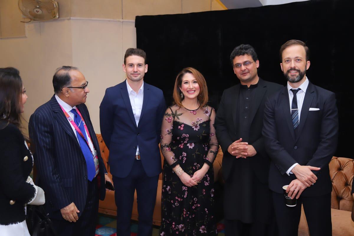 FaisalJavedKhan's tweet photo. Had a great interaction with R Zuckerberg CEO of Zuckerberg Media-  Former Dir Market Development, Facebook &amp; her team at #AdAsiaLahore
@AdAsia comes bk to Pakistan aftr 30yrs.Thank u #AdAsia for putting up a grt show-exhibiting the real side of Pak to the world @randizuckerberg https://t.co/106qkAiGt5