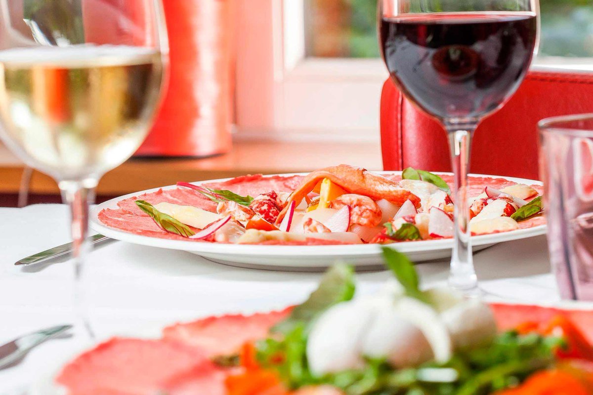 Discover the restaurant in #Luxembourg where John had a fabulous meal🍴buff.ly/2JShuti
Listen to all the details here 🎧 buff.ly/2LHC15o
🇪🇺 #exploreeurope 🇱🇺 #visitluxembourg