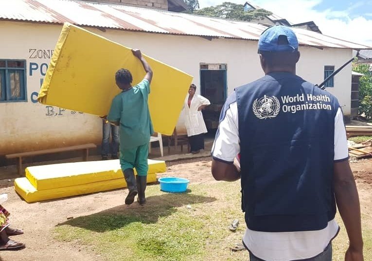OMSRDCONGO's tweet photo. Les zones de santé de #Mabalako, #Mandima, #Beni et #Oïcha sont les principaux foyers actuels de l’épidémie : elles ont rapporté respectivement 43% (12/28), 25% (7/28), 21% (6/28) et 11% (3/28) des cas confirmés de ces 21 derniers jours. https://t.co/F2QYip5cyP