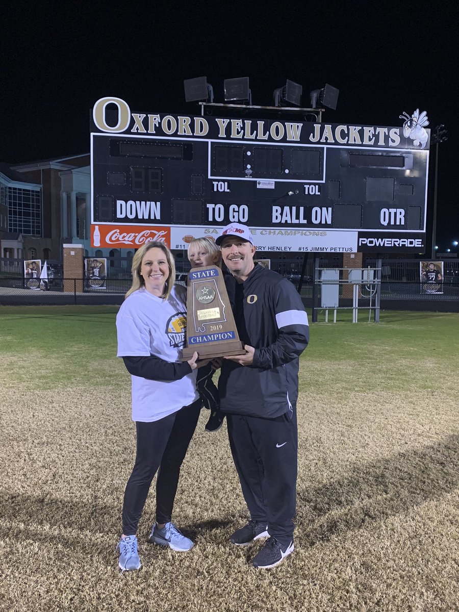 cstanfordauburn's tweet photo. Blue is such an amazing color!!!!! #statechampsbaby https://t.co/RCVA5ARBVQ