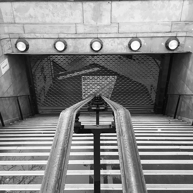 ExpatKidsParis's tweet image. No metro, no boulot... #strike #metroparis #itsamess #expatwithkidsinparis #timeforsomeexcercise ift.tt/2sVM1DF