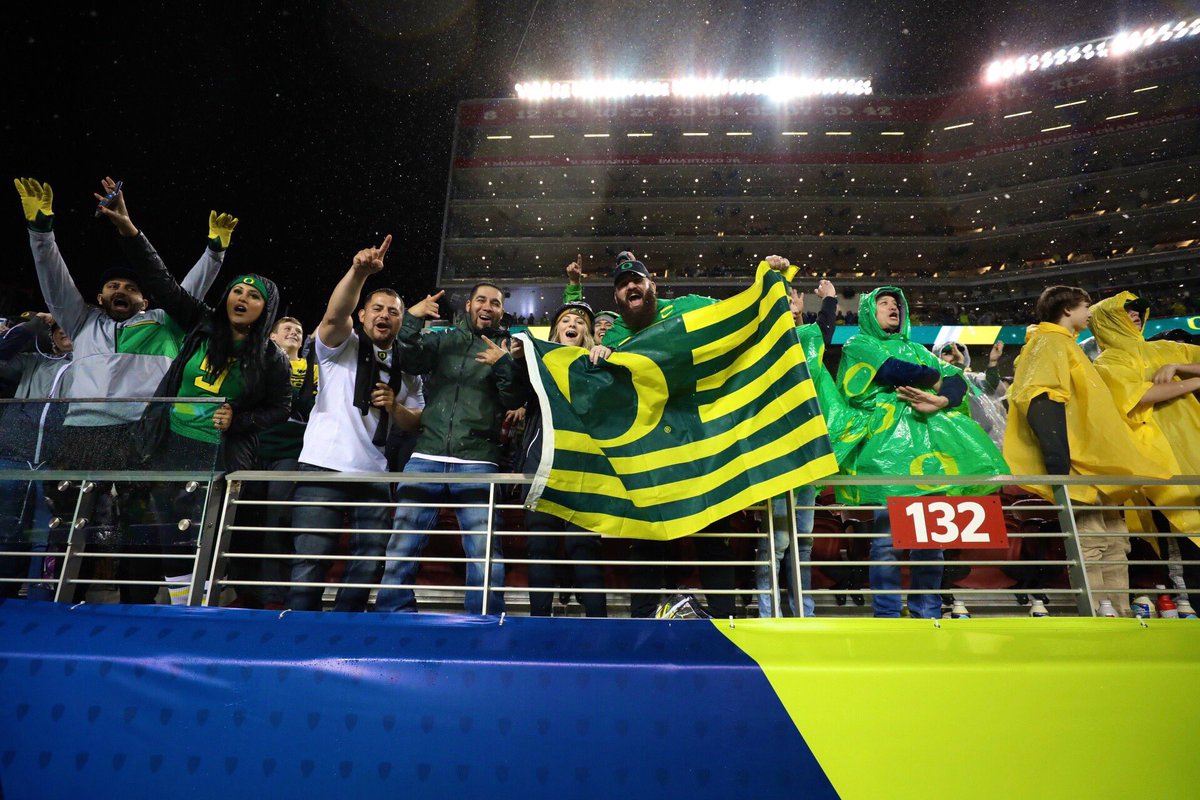 coach_cristobal's tweet photo. PAC 12 CHAMPS!!!
CONGRATS TO ALL THAT ARE PART OF THIS SPECIAL FAMILY!!!  SO GRATEFUL TO THIS TEAM- ESPECIALLY THE SENIORS!!! JUST GETTING STARTED !!! #RoseBowl
#GoDucks https://t.co/fpYm670WAF