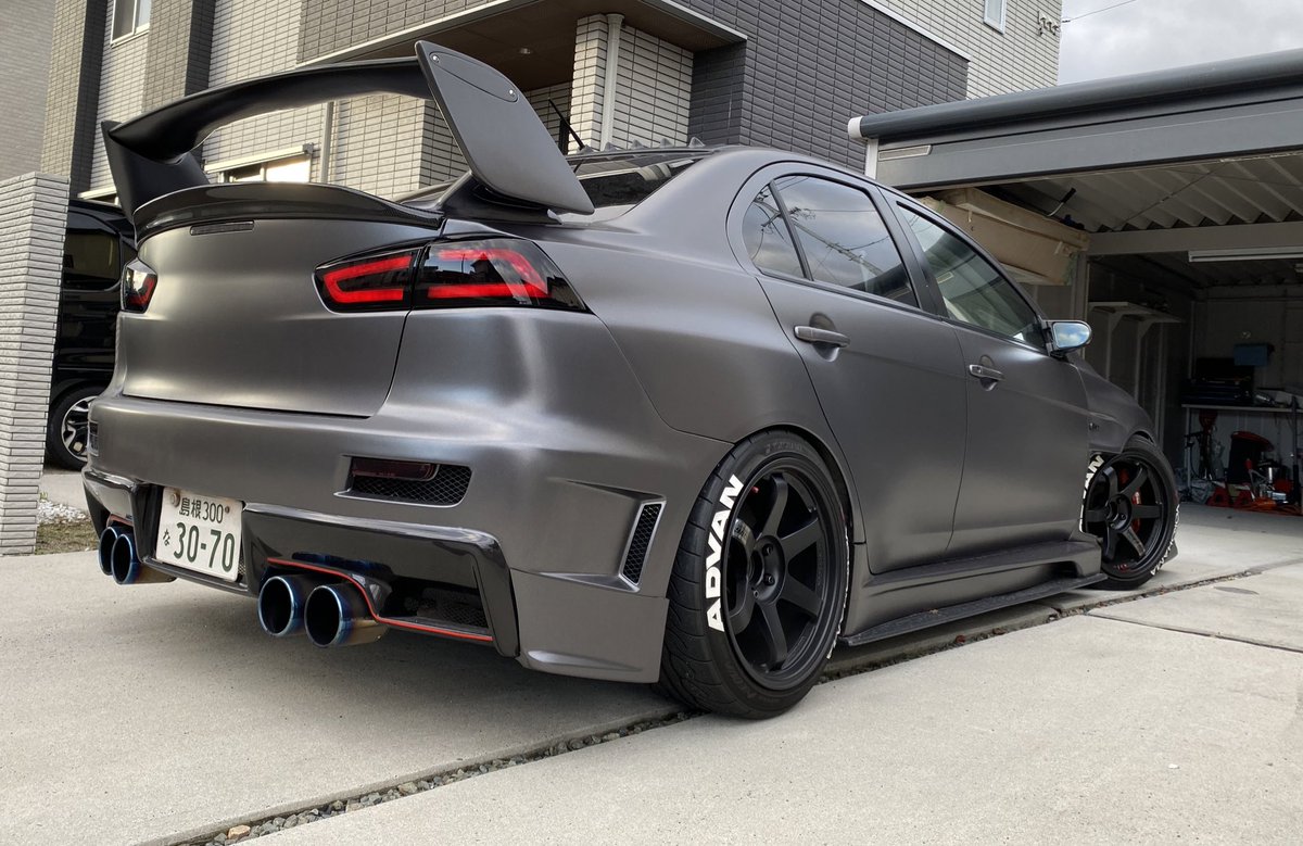 ট ইট র らんはい スモークフィルムはボディフィルムより難易度が高過ぎて挫折しましたww 中途半端な塗装だとledチューブの発光ムラが凄すぎて濃さの調整などは素人が手を出すには危険過ぎました