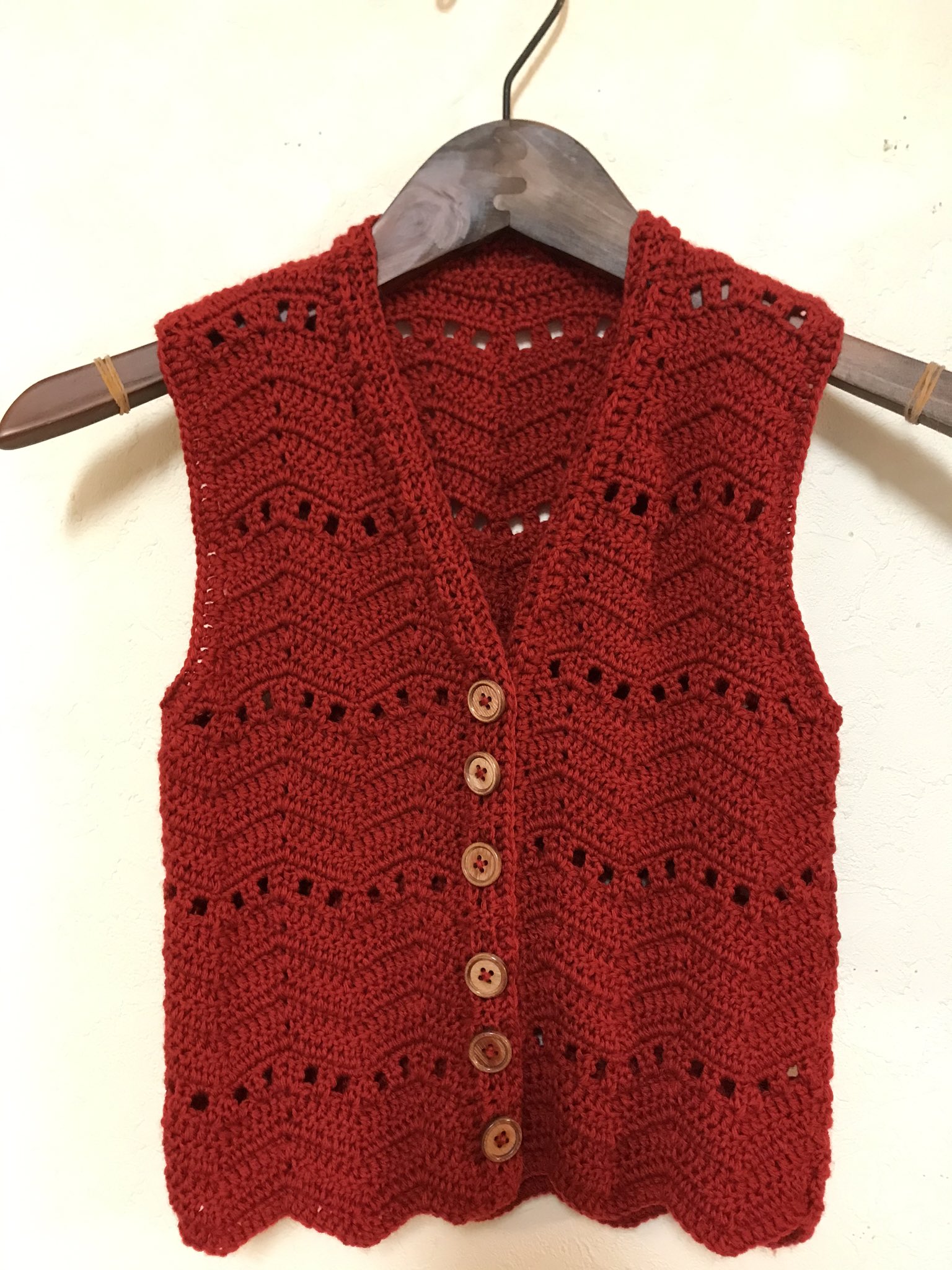 ハンドメイド　手編み　ベスト　レッド　ピンク ハンドメイド 手編み ベスト レッド ピンク - ファッション小物