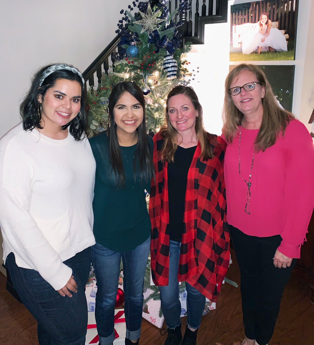 msestrada108's tweet photo. Love teaching alongside these ladies! #teacherbesties https://t.co/QcqdcP9ZCQ