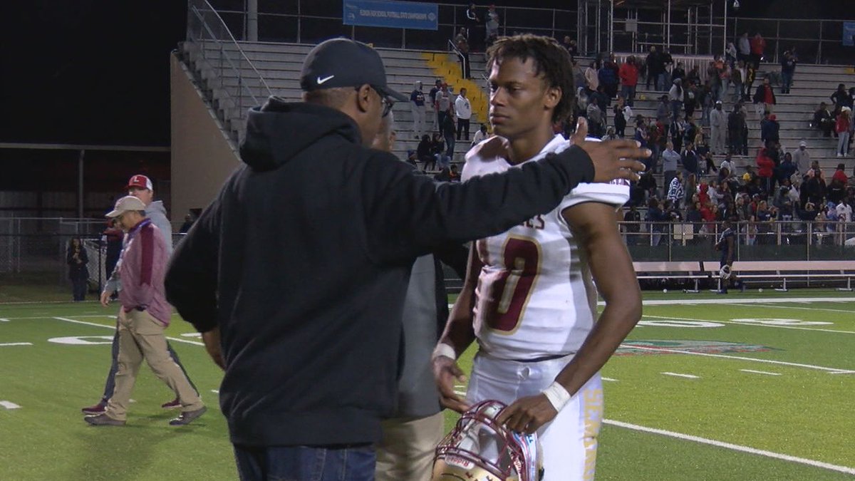 loribuhring's tweet photo. @CoachTaggart embracing his son, Willie Taggart, Jr. after Florida High fell to Chaminade-Madonna tonight in the Seminoles first ever state football championship. More tonight on #ABC27OT @abc27 https://t.co/iP3kN0NEmA