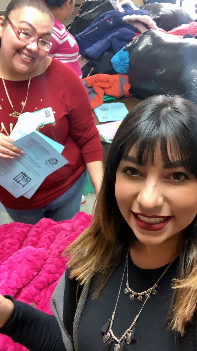 siglii's tweet photo. Solo podemos hacer poco, JUNTOS podemos hacer mucho! ♥️ MIL GRACIAS a nuestro Padres voluntarios 🙌🏼 trabajando muy duro para nuestros pequeños dragones 🧥🧣🧤🧥 #AllisonRocks #ProudAllison @AllisonES2 https://t.co/n2IyeDGVKl