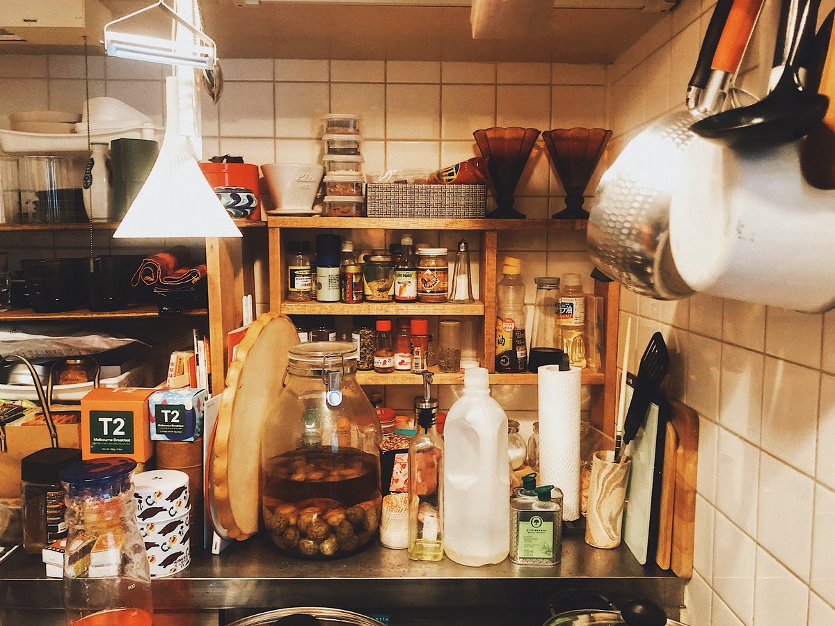 Skr در توییتر ていうか生活感ありすぎて見苦しいけど見てほしいんだけど 一人暮らしでここまで広いキッチンがあるって もうこの家は最高すぎて この地から離れられないんだよな