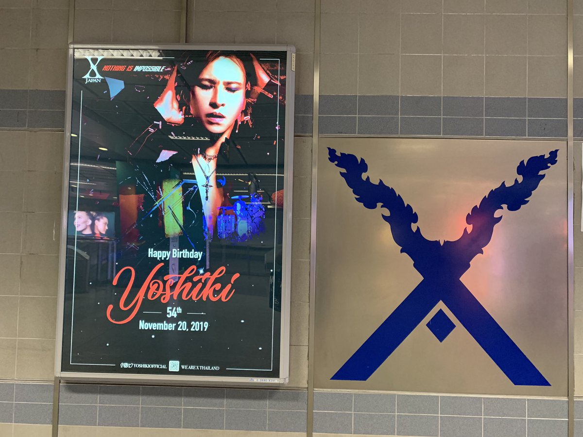 sama_nong's tweet photo. Yay, finally brought hide-chan to wish my birthday. wish you happy forever #Yoshikibrithday #YOSHIKICHANNEL #WeAreXThailand #XJapn #hide สถานีรถไฟฟ้าใต้ดินสุขุมวิท https://t.co/Xz6qJ6uRT4