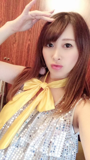 私は年内最後のライブでした あったかい空気で年内ほっこりした気持ちでしめることができました｡ﾟ(&acute;p&omega;・｀)ﾟ｡  きゃんでーずはるびちゃんりこちゃんを筆頭に12月まだまだ続くよー！ https://t