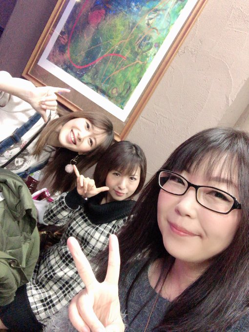 私は年内最後のライブでした あったかい空気で年内ほっこりした気持ちでしめることができました｡ﾟ(&acute;p&omega;・｀)ﾟ｡  きゃんでーずはるびちゃんりこちゃんを筆頭に12月まだまだ続くよー！ https://t