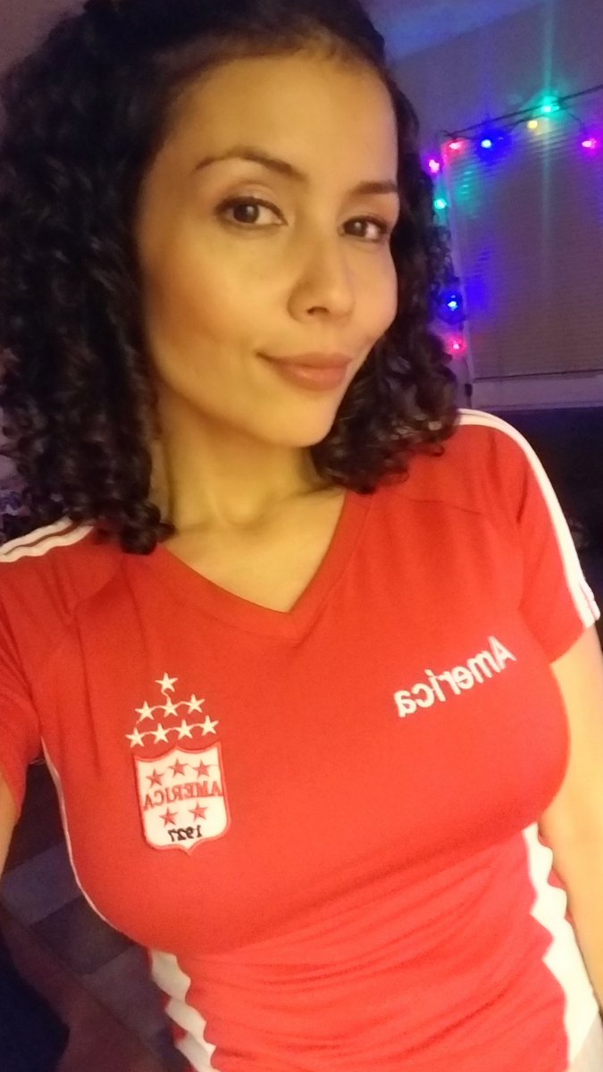 Desde ya lista para mañana!
Mi #Mecha a darla toda por ese campeonato! 👹👹👹⚽️❤❤❤🏆🎉🎉🎉 y Dale y Dale y Dale Rojo Daleeeee! <a href="/AmericadeCali/">América de Cali</a>
<a href="/ElGatoArceArce/">Ricardo Arce</a> <a href="/Rmayorga/">Ronald Mayorga</a> que la estrella 14 llegue para darnos alegria! ⭐🥳
