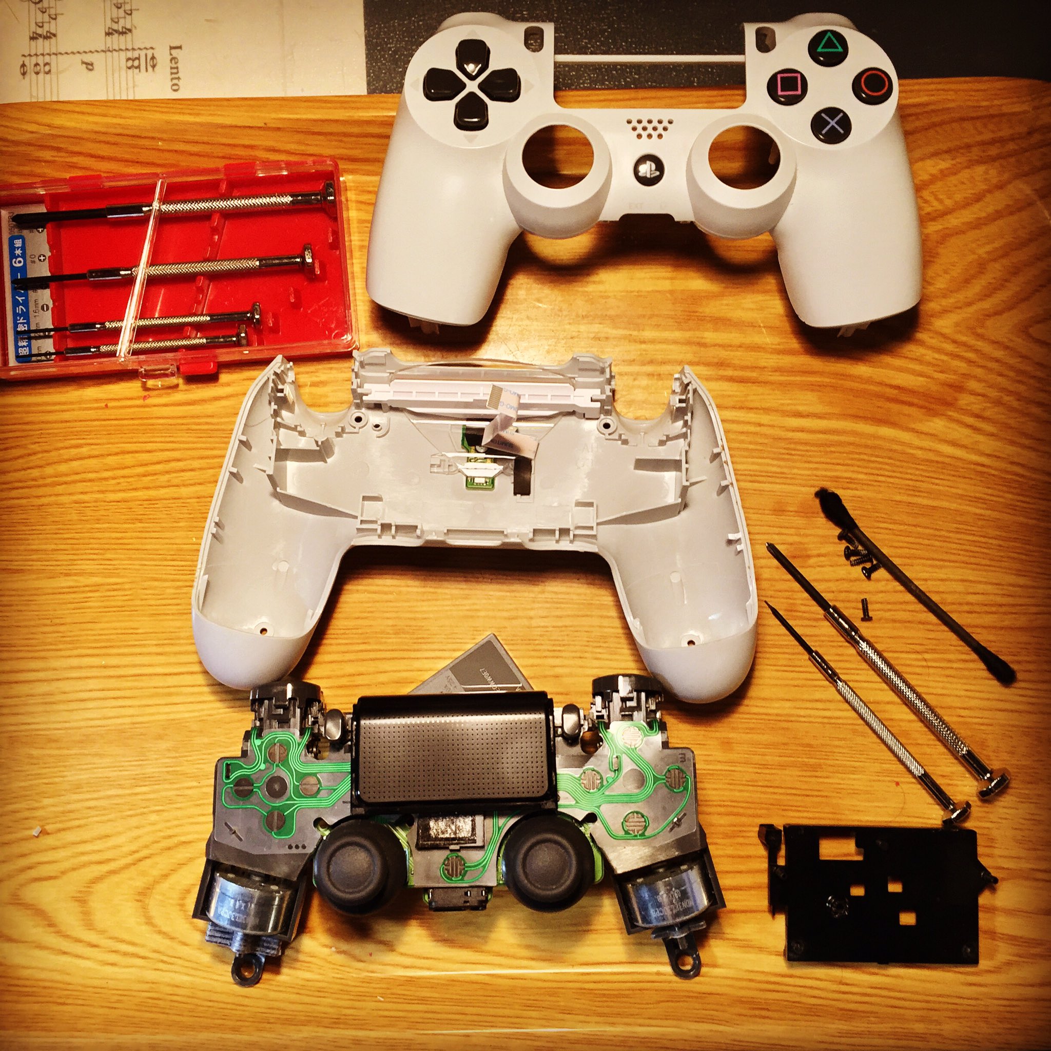 のっち Ps4コントローラーのタッチパッドの隙間にみかんの果汁が入り込んでしまったので分解 修理してみた Ps4 Ps4controller コントローラー 分解 修理 果汁こぼした ゲーム好きな人と繋がりたい ゲーム大好き T Co V2nzfdndhh Twitter