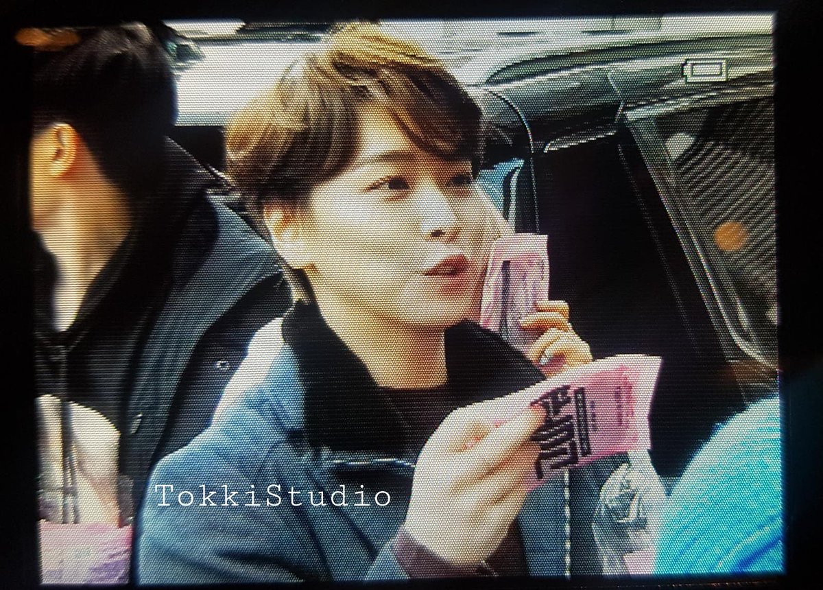 Tokki_Studio's tweet photo. [PREVIEW] 191207 MBC Show Music Core Entrance

#성민 #Sungmin https://t.co/yZpctCnyeR