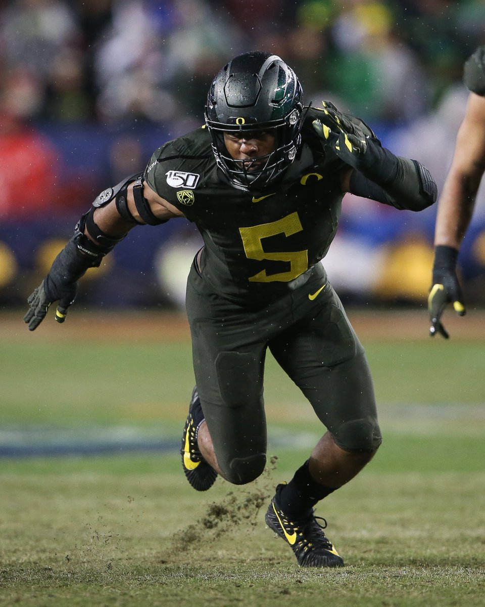oregonfootball's tweet photo. Relentless pursuit.

2.5 sacks for @kayvonT8 and 6.0 total for the Ducks are both Pac-12 Championship Game records. 

#GoDucks | #Pac12FCG https://t.co/mGx1npAVT1