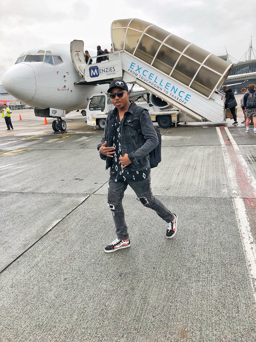 BokkieultDJ's tweet photo. Out here at Bree taxi rank about to hit it to Maputo π²πΏπππ½βοΈπ―.
#BokkieUlt #Ultfx https://t.co/FnyVRbgSJi