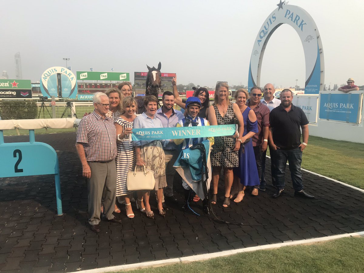 GCTurfClub's tweet photo. Emotional win for connections of Lβamonte in Race 6 today. Part-owned by Ronnie Palmer, father of the late Gary Palmer and ridden by grandson Matthew Palmer. Colours originally belonged to Ronnieβs father-in-law 90 yrs ago @HulbertRacing @TomBoswellGCB https://t.co/X17QFfJy84