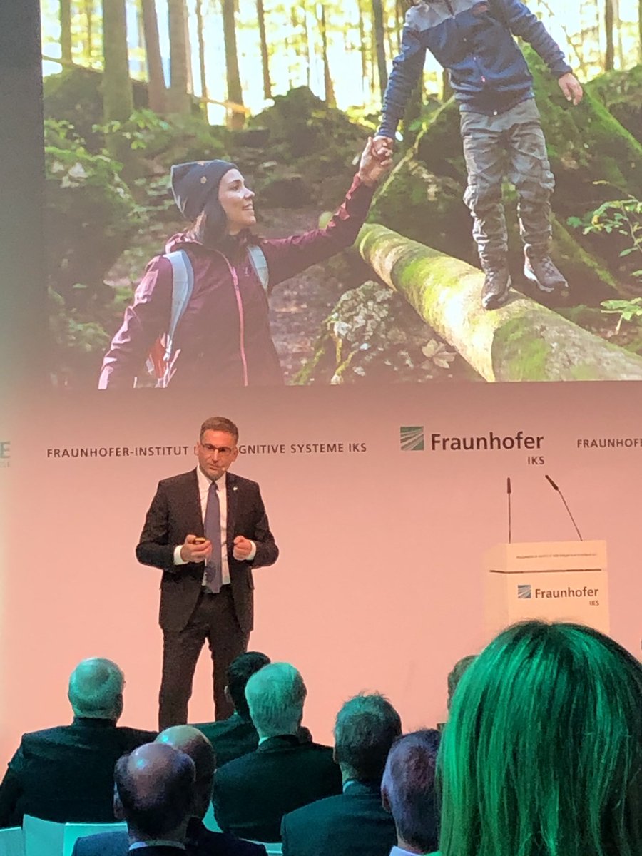 romangoetter's tweet photo. Auch von meiner Seite Glückwunsch zu diesem gelungen Abend. In vielen Gesprächen wurde der Ansatz #SafeIntelligence des neuen @FraunhoferIKS gelobt. Ein Kollege von BMW meinte: ”Genau das richtige Thema zur richtigen Zeit!” Viel Erfolg für Trapp und sein Team! #BDADigitalrat https://t.co/Jl35UZqCZo