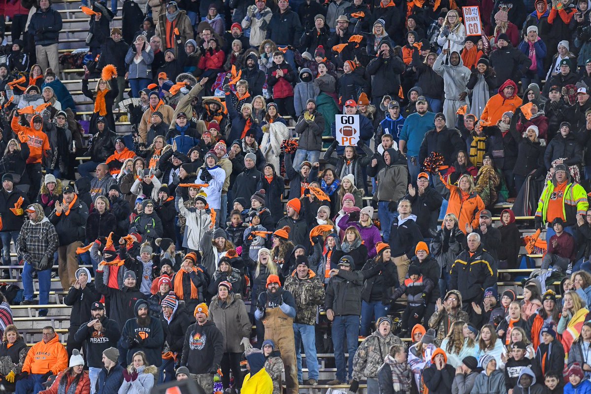 tanugent12's tweet image. Great support tonight for @_pcpirates from @pcpiratenation #studentsection @PCHSAthletics1 @PlatteCountyR3 @PirateBoosterPC @PCHSHalls @PCHSprincipals