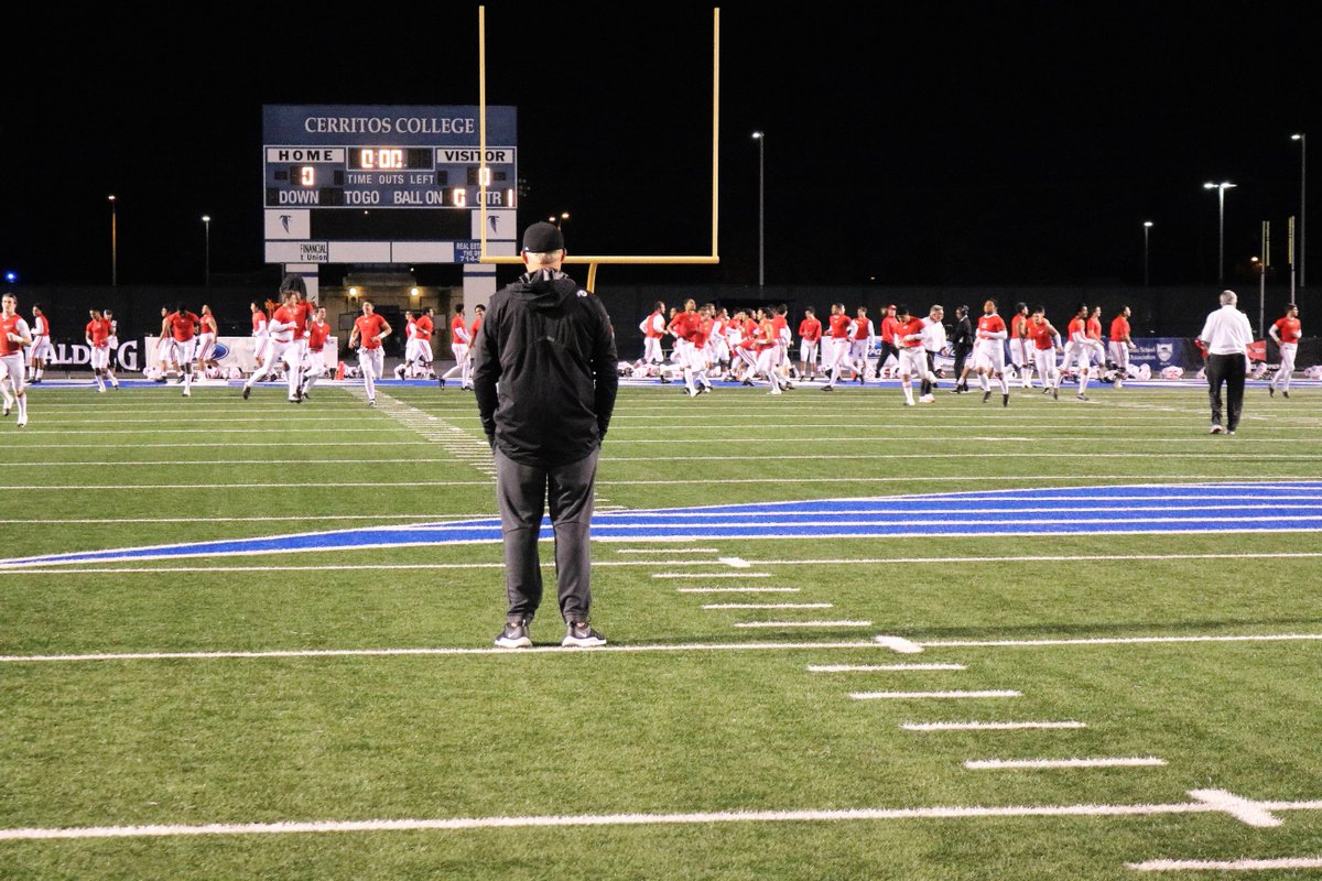 edwardtorre's tweet photo. Although Mater Dei was not the "enemy"...if they were, Head Coach Jason Negro would have stared them down and not blinked... 🏈💍💪👏👏👏
#BoscoFootball #CIFSSChampionship #EarnedNotGiven #RoadToStateContinues
@boscofootball https://t.co/vVtrdeJmjf