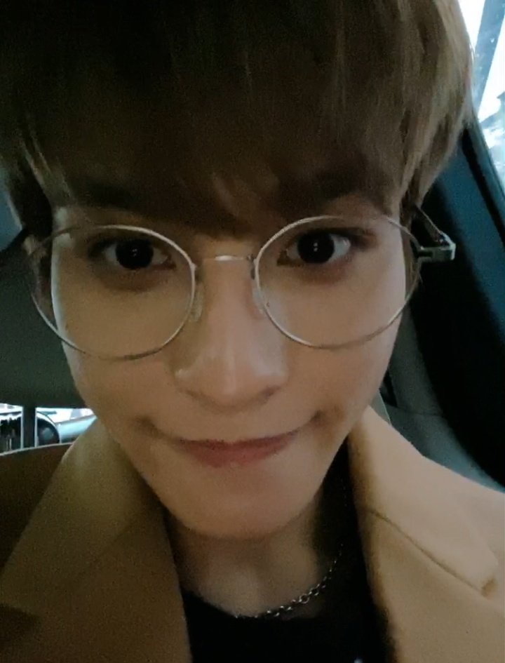 보스양양 on Twitter: 191207 WAYV TAKE OVER THE MOON SINCHON FANSIGN #YANGYANG  Today, Yangyang wearing coat and glasses, he is completely an oppa…  https://t.co/eJ2eQYTswD