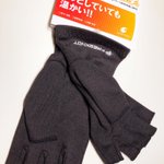 手先が冷え冷えな時には。FREEKNOTのインナーグローブが生地が薄くて柔らかくて作業しやすいのでおすすめ。