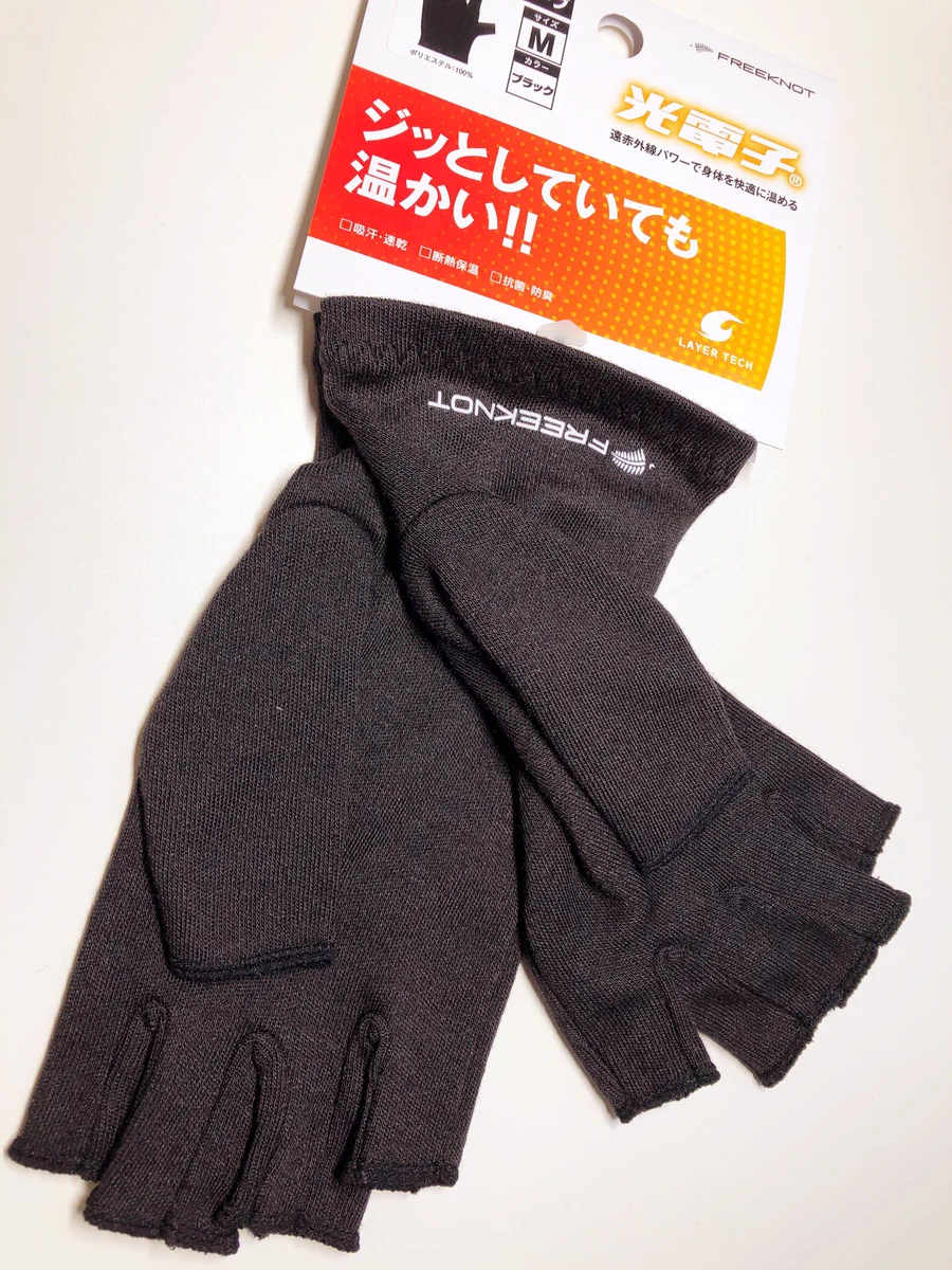手先が冷え冷えな時には。FREEKNOTのインナーグローブが生地が薄くて柔らかくて作業しやすいのでおすすめ。