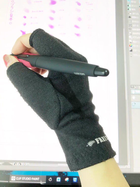 手先が冷え冷えな時には。FREEKNOTのインナーグローブが生地が薄くて柔らかくて作業しやすいのでおすすめ。
