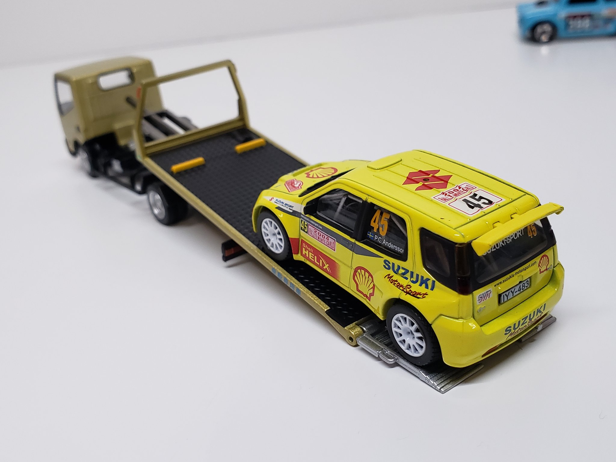 マニアモデル Mania Models 引き続き過積載祭 やはりスズキ車両の妄想もお忘れなく 安全確認ヨシ ミニカー 積載 積車 スズキ ラリー 64スケール