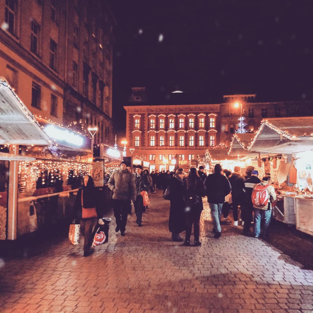 BoltTravel's tweet photo. Advent on the European Square. Experience the #European #charm of #Christmas in #Zagreb on the #popular European Square. Food, drinks, concerts, exhibitions and kiosks for souvenirs and decorations.

#christmasfair #adventinzagreb #europeansquare #zagrebcroatia https://t.co/lSwnzV7XoG