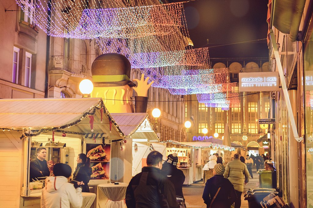 BoltTravel's tweet photo. Advent on the European Square. Experience the #European #charm of #Christmas in #Zagreb on the #popular European Square. Food, drinks, concerts, exhibitions and kiosks for souvenirs and decorations.

#christmasfair #adventinzagreb #europeansquare #zagrebcroatia https://t.co/lSwnzV7XoG