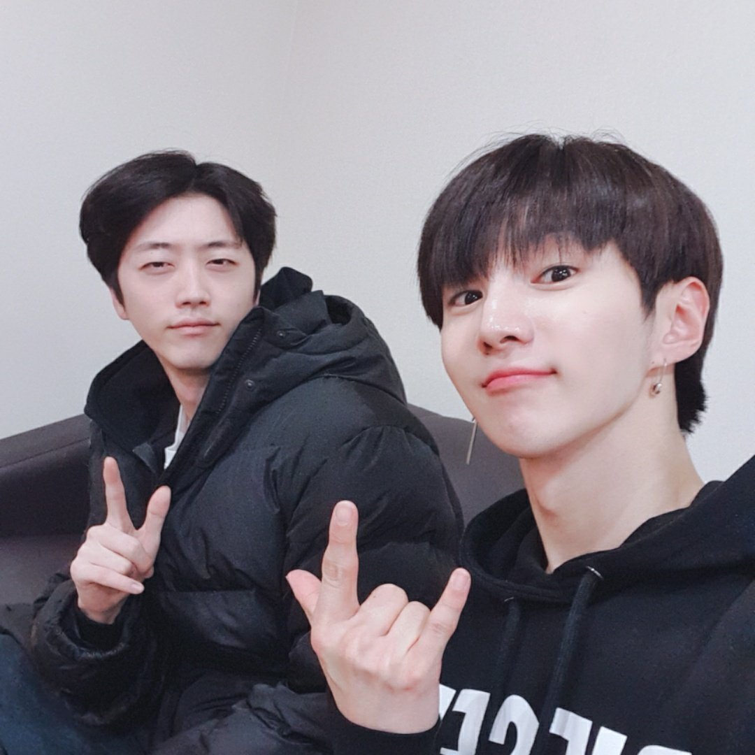 Noir__official's tweet photo. 내가 너무 좋아하는 형이랑
제일 사랑하는 우리 루미에게 생존신고 할게요~ㅎㅎ💓💓
#느와르 #NOIR #박력돌 #이준용 #라울 #지상 #아이언마스크 #뮤지컬 #연습중 https://t.co/yD005zEG97