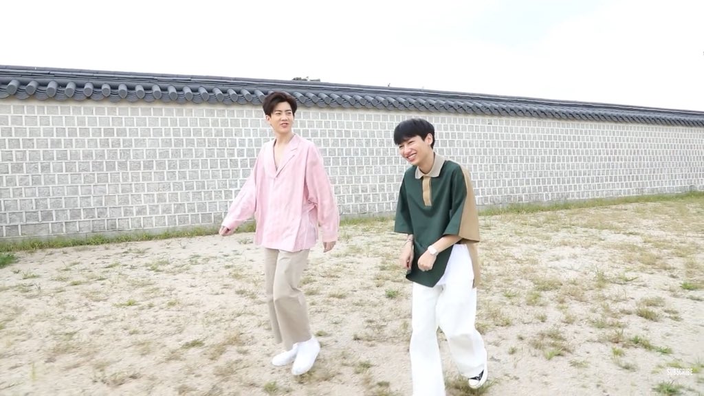Babii_cheer's tweet photo. ในส่วนของ พระราชวังเคียงบกกุง (Gyeongbokgung Palace) เนี่ย ออฟกันใช้ถ่ายแค่ด้านคือยังเป็นส่วนที่ฟรีอยู่จ้า ใครที่ไม่อยากเสียตัง ไม่อยากแต่งชุดฮันบก ก็ไปถ่สยกับกำแพงสวยๆได้จ้า แต่แค่ด้านหน้าก็ว่าสวยแล้ว ด้านในคือสวยมากๆค่ะ #GOTogetherII https://t.co/pyMdKrd4ZY