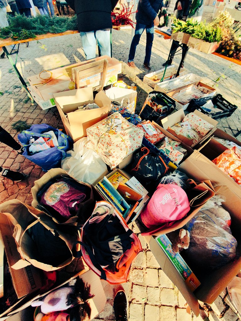 BabBO_2019's tweet photo. Siamo arrivati a più di 350 doni🎅 

Grazie infinite da tutte noi e dall' @antonianoBO 🎅🤗

#SocMar @mktsociale #MKTS @Twiperbole @bolognainside @compassunibo @UniboMagazine https://t.co/z4zQ9FnIwB